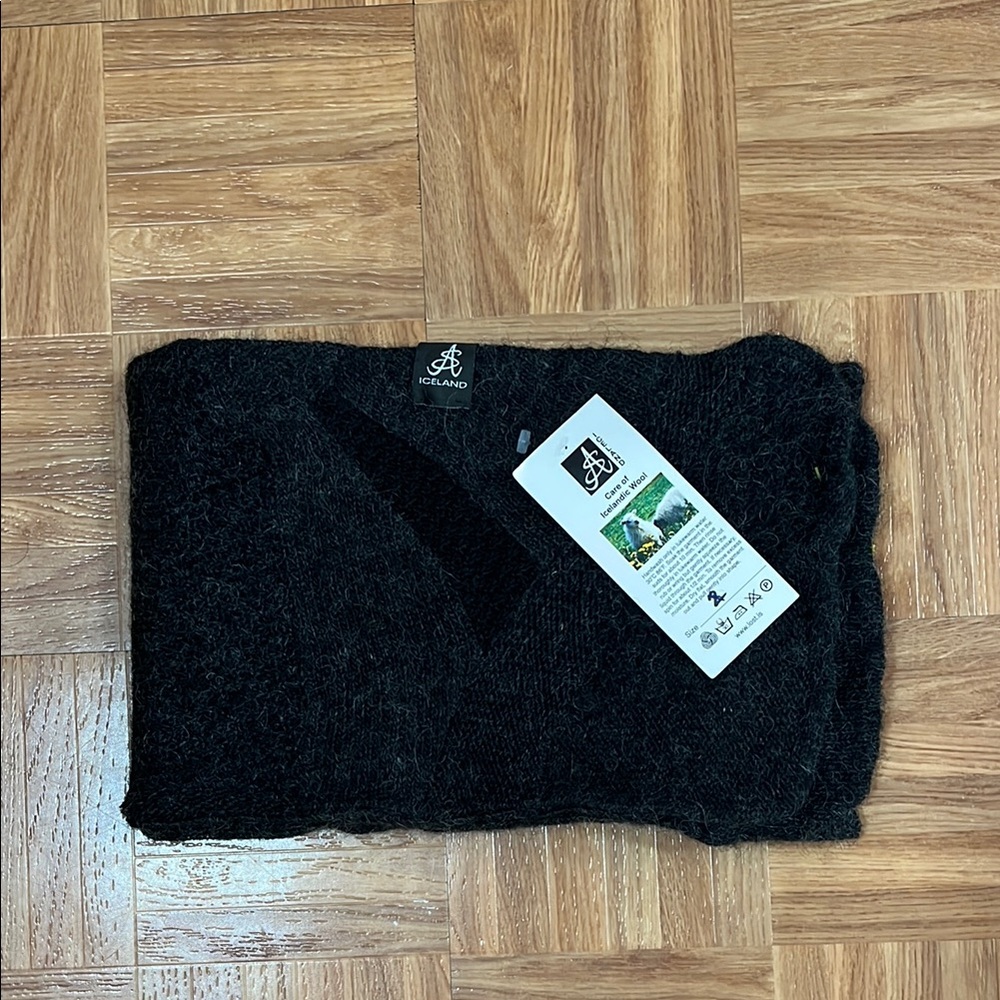 NWT Iceland 100% Wool Scarf